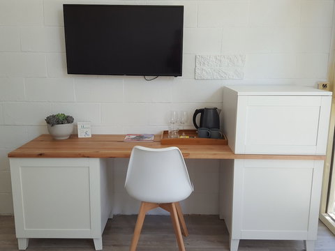 Beach Holiday Apartments Motel - Accommodation Cairns 4