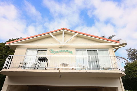 Beachcomber Pet Friendly - Accommodation Cairns 0