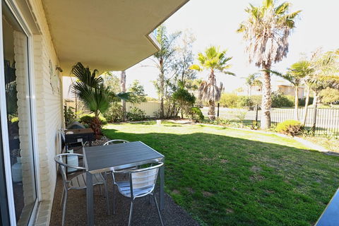 Beachcomber Pet Friendly - Accommodation Cairns 1