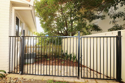 Beachcomber Pet Friendly - Accommodation Cairns 3