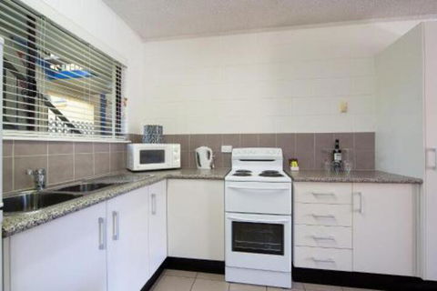Budget Apartment Trinity Beach - Accommodation Cairns 1