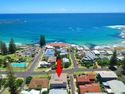 Bimbadeen Penthouse Across The Road From Main Beach! - Accommodation Cairns 6