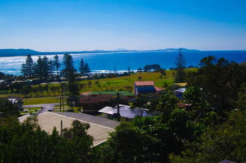Barrels Beach House 28 Dulconghi Street - Accommodation Cairns 4