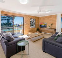 Burleigh great house room for the boat across the road from beach - Accommodation Cairns