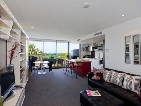 LORNE CHALET APARTMENT 10 Ask About Midweek Deals - Accommodation Cairns 1