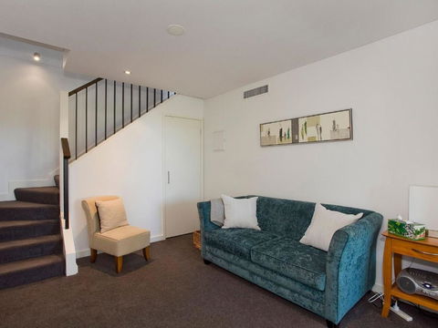 LORNE CHALET APARTMENT 10 Ask About Midweek Deals - Accommodation Cairns 4