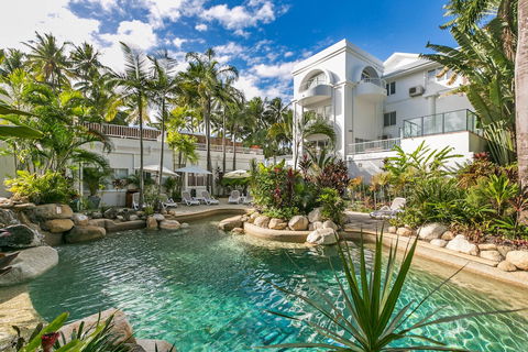 Beachfront Apt In Alamanda Beachfront Resort 25 - Accommodation Cairns 2