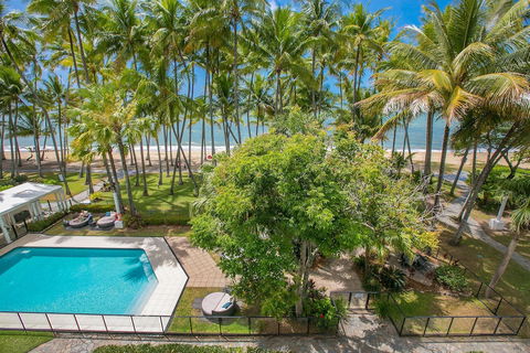 Beachfront Apt In Alamanda Beachfront Resort 25 - Accommodation Cairns 6