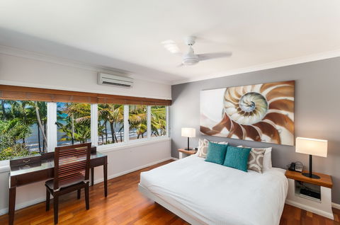 Beachfront Apt In Alamanda Beachfront Resort 25 - Accommodation Cairns 4