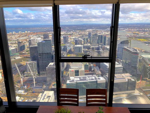 ON TOP Of THE WORLD BEST VIEWS In MELBOURNE !! - Accommodation Cairns 1