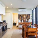 ON TOP Of THE WORLD BEST VIEWS In MELBOURNE !! - Accommodation Cairns 0