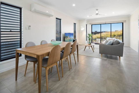 DAYDREAMING Airlie Beach Water Views & Only 200m To Boardwalk. - Accommodation Cairns 5