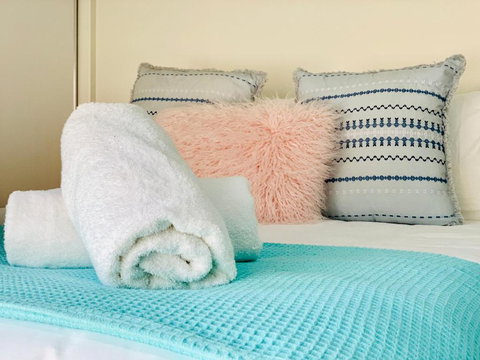 DAYDREAMING Airlie Beach Water Views & Only 200m To Boardwalk. - Accommodation Cairns 6