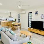 DAYDREAMING Airlie Beach Water Views & Only 200m To Boardwalk. - Accommodation Cairns 0
