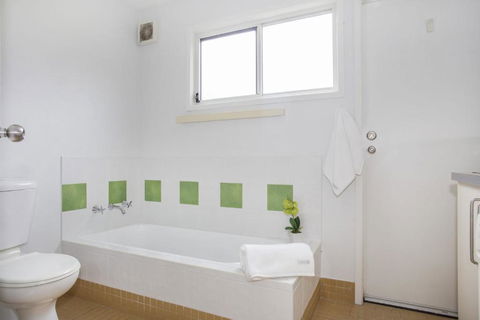 1 / 31 Ocean Street A Relaxing Coastal Retreat - Accommodation Cairns 3
