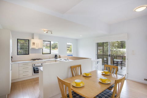 1 / 31 Ocean Street A Relaxing Coastal Retreat - Accommodation Cairns 4