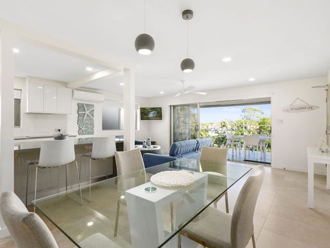 Breathtaking Views Across Noosa Unit 1 Taralla 18 Edgar Bennett Avenue - Accommodation Cairns 4