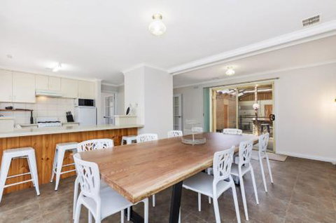 Rose Retreat - Accommodation Cairns 2