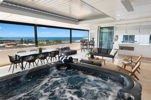 Sea La Vie #2 Luxury Apartment In Coffs Harbour Jetty With Pool Views & Walking Distance To The Beach! - Accommodation Cairns 1