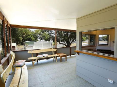 River Breeze 60 Wooli Street Yamba. Linen Unlimited Wi Fi Just Listed. - Accommodation Cairns 4