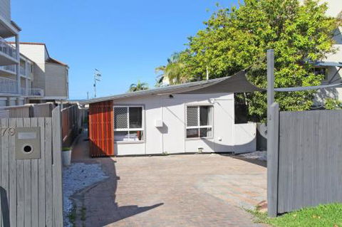 BEACH SHOPS & FABULOUS VACATION HOME! - Accommodation Cairns 2