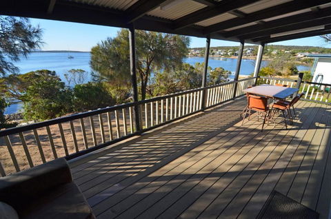 CDC 625 Beach House Incl.rear 2BR Studio - Accommodation Cairns 4
