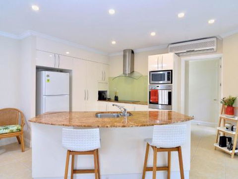 Walk To The Ocean In Five Minutes - Accommodation Cairns 3