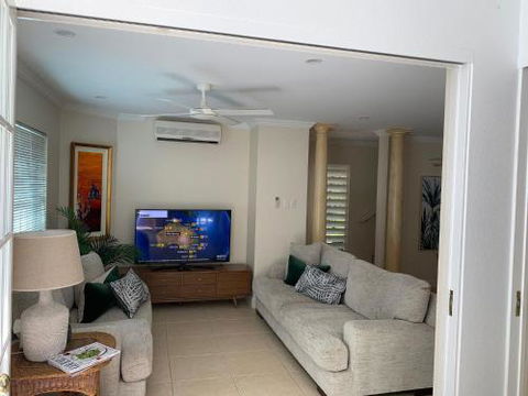 Walk To The Ocean In Five Minutes - Accommodation Cairns 5