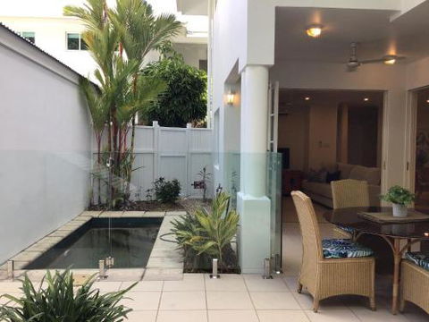 Walk To The Ocean In Five Minutes - Accommodation Cairns 1