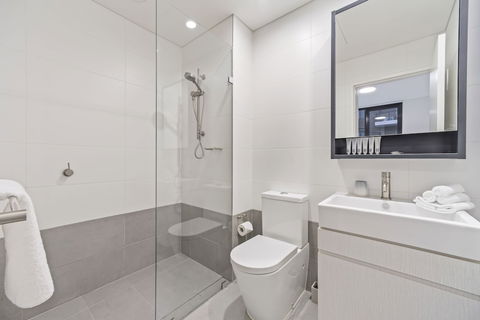 HomeHotel Stylish Apt Next To Train & Westfield - Accommodation Cairns 1