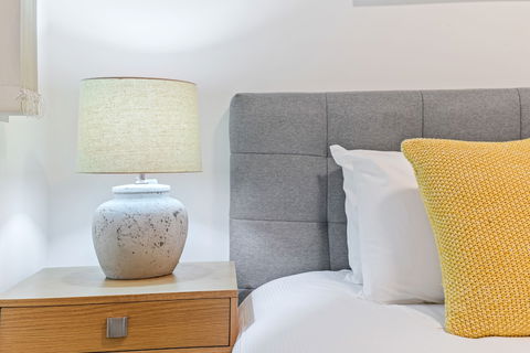 HomeHotel Stylish Apt Next To Train & Westfield - Accommodation Cairns 6