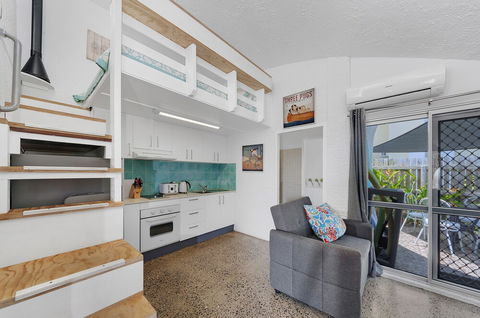 Beachfront Iglu Trinity Beach - Accommodation Cairns 0