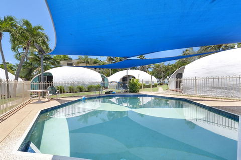 Beachfront Iglu Trinity Beach - Accommodation Cairns 2