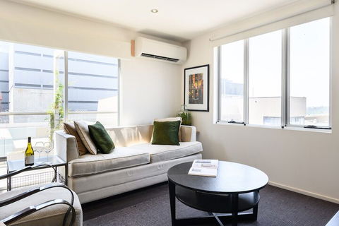 OLIVER Laneway Art Fed Square & Top Restaurants - Accommodation Cairns 2