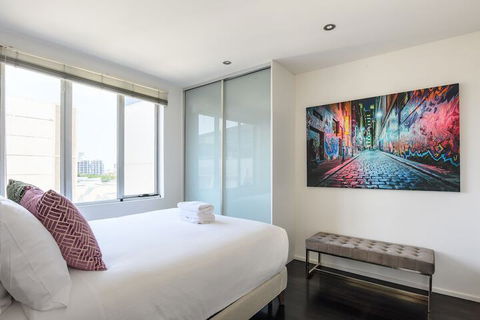 OLIVER Laneway Art Fed Square & Top Restaurants - Accommodation Cairns 5