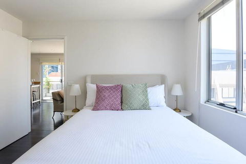 OLIVER Laneway Art Fed Square & Top Restaurants - Accommodation Cairns 1
