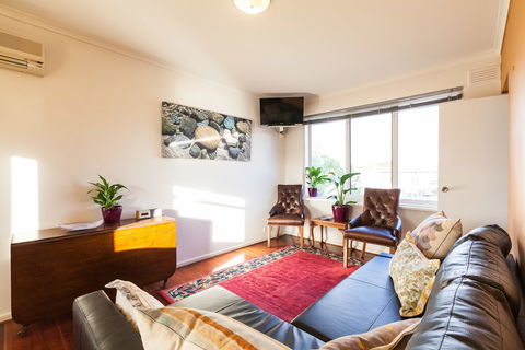 ELEANOR, 1BDR Fitzroy North Apartment - Accommodation Cairns 4