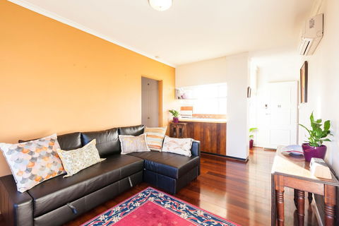 ELEANOR, 1BDR Fitzroy North Apartment - Accommodation Cairns 2