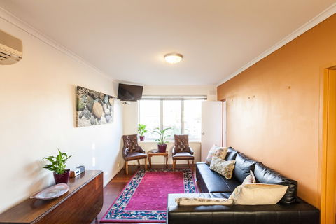 ELEANOR, 1BDR Fitzroy North Apartment - Accommodation Cairns 3