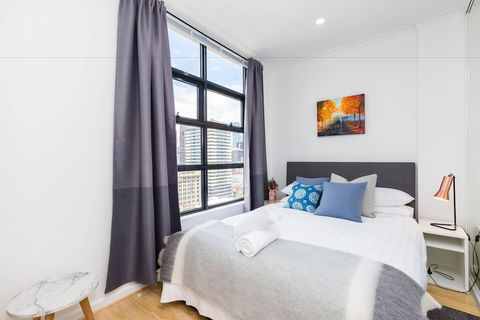 ROLAND, 1BDR Melbourne Apartment - Accommodation Cairns 1