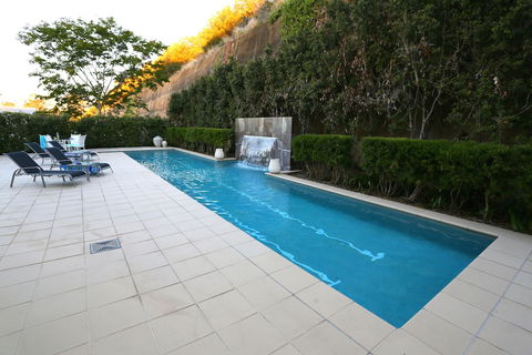 Springfield Lakes Boutique Hotel - Accommodation Cairns 1