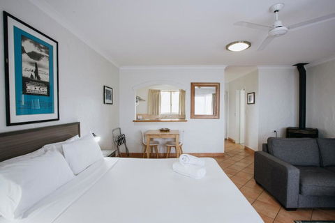 Canal Rocks Beachfront Apartments - Accommodation Cairns 3