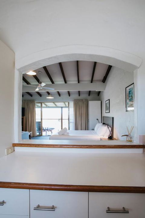 Canal Rocks Beachfront Apartments - Accommodation Cairns 2