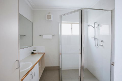 Canal Rocks Beachfront Apartments - Accommodation Cairns 6