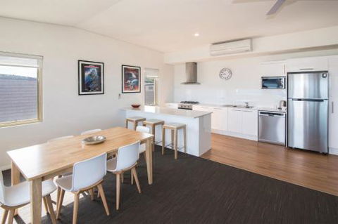 Canal Rocks Beachfront Apartments - Accommodation Cairns 1