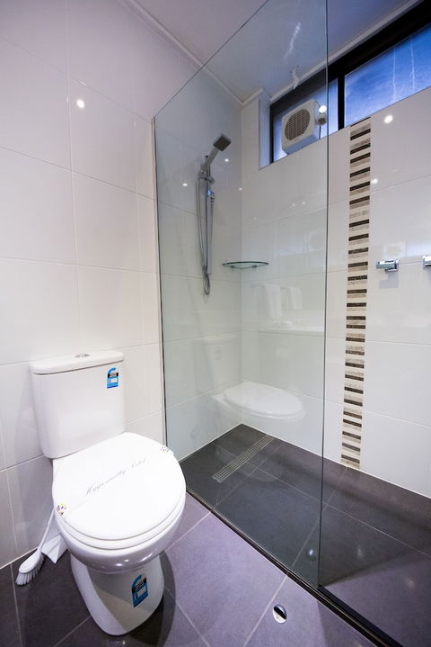 Sandown Regency - Accommodation Cairns 3