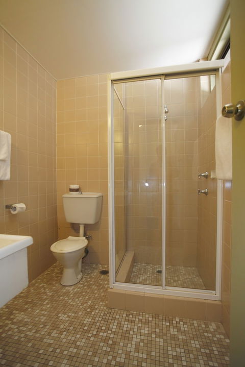 Maclin Lodge Motel - Accommodation Cairns 5