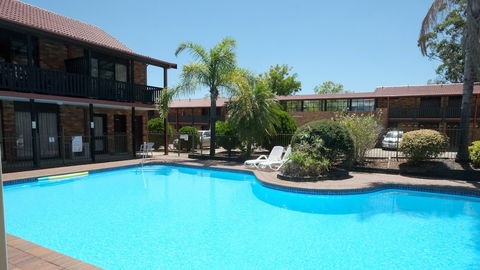 Maclin Lodge Motel - Accommodation Cairns 4