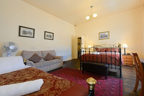 Edinburgh Gallery Bed & Breakfast - Accommodation Cairns 3