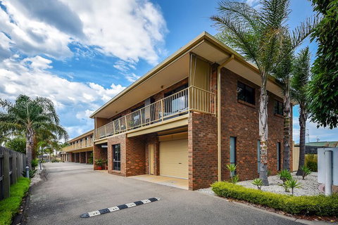 Allambi Holiday Apartments - Accommodation Cairns 1